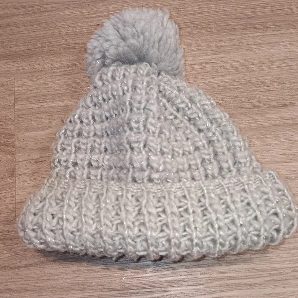 Chic Light Gray Knit Beanie with Pom Pom - Picture 4 of 4